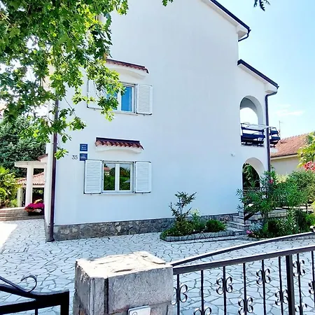 Apartment Bella 1 *