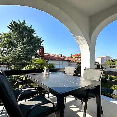 Bella 1 Apartment Malinska