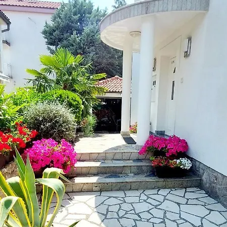 Apartman Bella 1 *