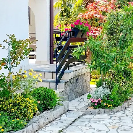 Apartman Bella 1 *