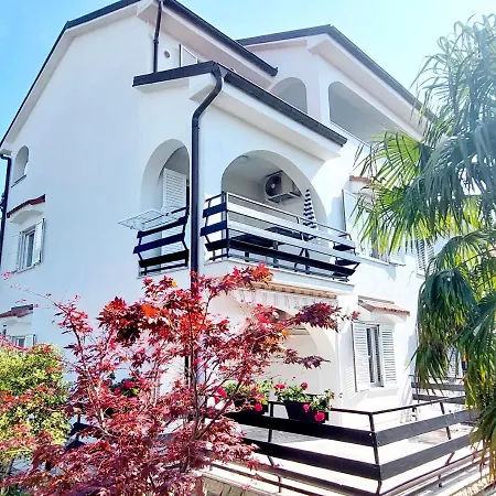 Bella 1 Apartament Malinska